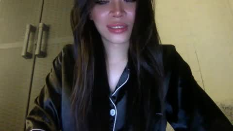 Snapshot of ms_guniguni chatting on 15, 9, 2025 Lara online show from 15, 9, 2025