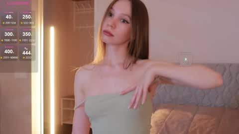 Snapshot of msaura chatting on 23, 10, 2025 Svetlana online show from 23, 10, 2025