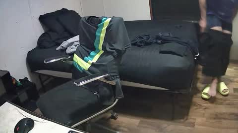 Muffdiver online show from 7, 4, 2026