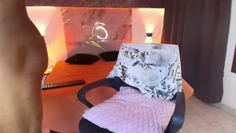 Muller Asher online show from 8, 11, 2025