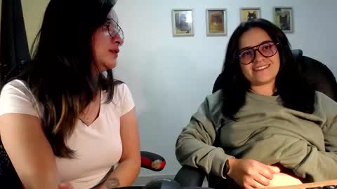 Snapshot of multiorgasmic_6 chatting on 15, 10, 2025 Dani and Alex online show from 15, 10, 2025