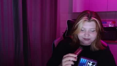 Snapshot of mura_muur chatting on 1, 6, 2026 Milana online show from 1, 6, 2026