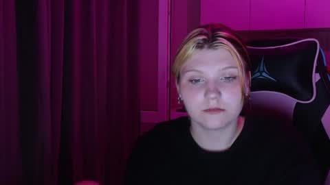 Snapshot of mura_muur chatting on 2, 6, 2026 Milana online show from 2, 6, 2026