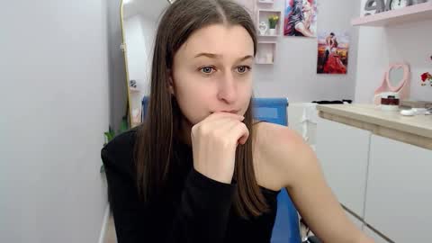 Snapshot of muriel_elvin chatting on 1, 10, 2025 muriel_elvin online show from 1, 10, 2025