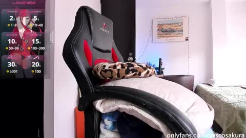 murielkarmesi online show from 1, 3, 2025