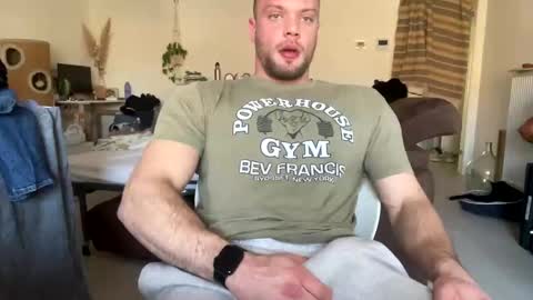 Snapshot of musclestudentfh chatting on 10, 1, 2025 Veinyd online show from 10, 1, 2025