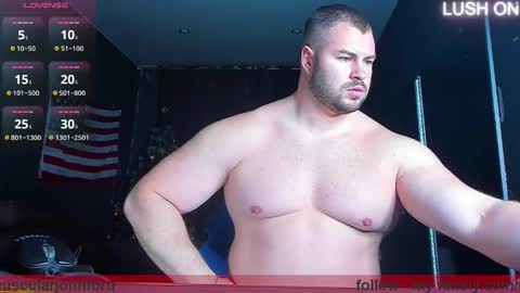 Snapshot of muscularjohnforu chatting on 1, 2, 2025 click icon for peach online show from 1, 2, 2025