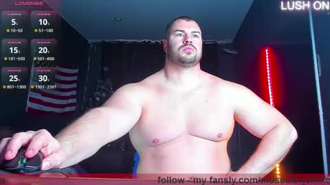 Snapshot of muscularjohnforu chatting on 2, 2, 2025 click icon for peach online show from 2, 2, 2025