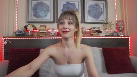 Luna  online show from 9, 4, 2026