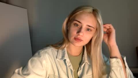 Snapshot of musescorner chatting on 5, 12, 2025 musescorner online show from 5, 12, 2025