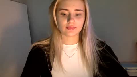 Snapshot of musescorner chatting on 20, 12, 2025 musescorner online show from 20, 12, 2025