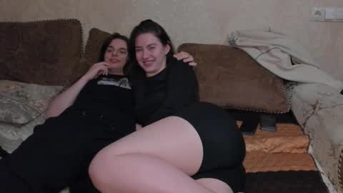 Snapshot of muuur_fam chatting on 19, 11, 2025 HEY online show from 19, 11, 2025