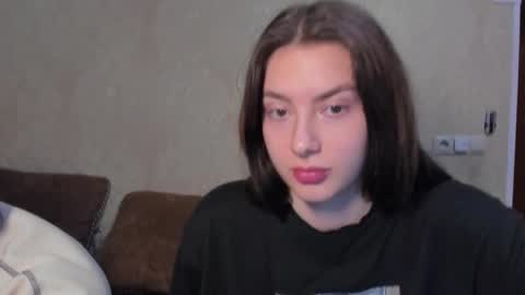 Snapshot of muuur_fam chatting on 25, 11, 2025 HEY online show from 25, 11, 2025
