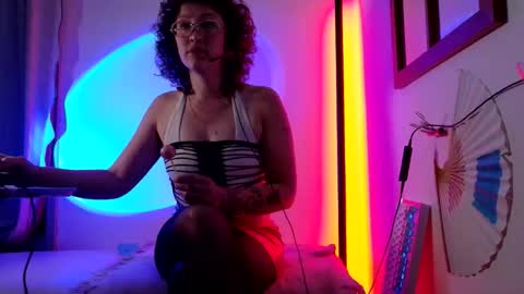Snapshot of mx_anouk_divine chatting on 4, 4, 2026 Mx. Anouk Divine online show from 4, 4, 2026