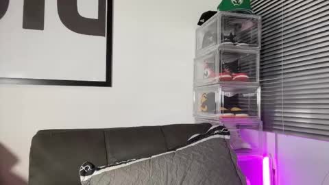 Snapshot of myke_esthetic chatting on 8, 10, 2025 Myke esthetic online show from 8, 10, 2025