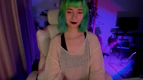 MylaFlores online show from 4, 10, 2025