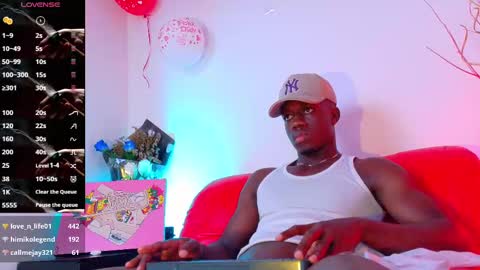 Snapshot of mylowallacee chatting on 6, 3, 2025 Mylo Wallace  online show from 6, 3, 2025
