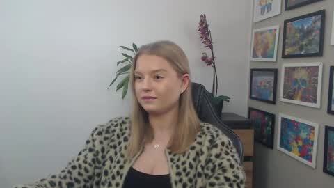 Snapshot of mysteryericax chatting on 16, 12, 2025 Erica online show from 16, 12, 2025