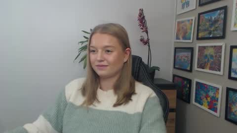 Snapshot of mysteryericax chatting on 19, 12, 2025 Erica online show from 19, 12, 2025