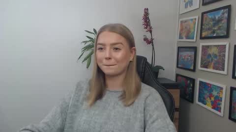 Snapshot of mysteryericax chatting on 22, 12, 2025 Erica online show from 22, 12, 2025