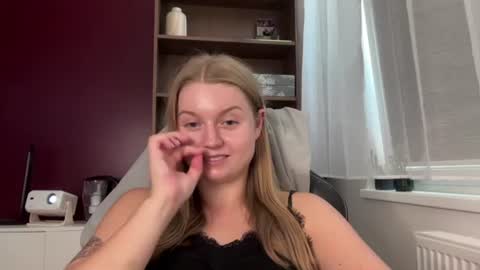 Snapshot of mysteryericax chatting on 29, 6, 2026 Erica online show from 29, 6, 2026
