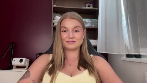 Snapshot of mysteryericax chatting on 17, 7, 2026 Erica online show from 17, 7, 2026