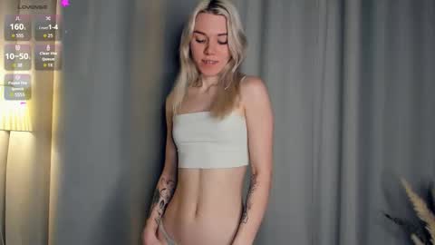 Snapshot of myviolet_rush chatting on 30, 10, 2025 Olivia or just olive online show from 30, 10, 2025