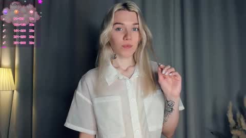 Snapshot of myviolet_rush chatting on 31, 10, 2025 Olivia or just olive online show from 31, 10, 2025