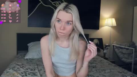 Snapshot of myviolet_rush chatting on 2, 11, 2025 Olivia or just olive online show from 2, 11, 2025