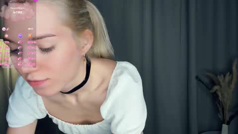 Snapshot of myviolet_rush chatting on 22, 11, 2025 Olivia or just olive online show from 22, 11, 2025