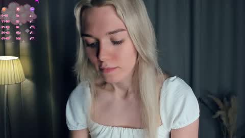 Snapshot of myviolet_rush chatting on 24, 11, 2025 Olivia or just olive online show from 24, 11, 2025