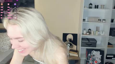 Snapshot of myviolet_rush chatting on 5, 12, 2025 Olivia or just olive online show from 5, 12, 2025