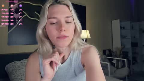 Snapshot of myviolet_rush chatting on 13, 12, 2025 Olivia or just olive online show from 13, 12, 2025