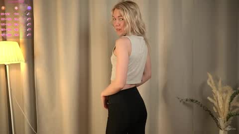 Snapshot of myviolet_rush chatting on 2, 3, 2026 Olivia or just olive online show from 2, 3, 2026