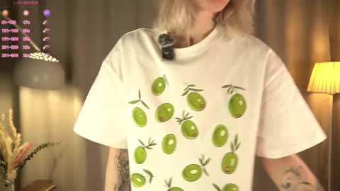 Snapshot of myviolet_rush chatting on 12, 3, 2026 Olivia or just olive online show from 12, 3, 2026