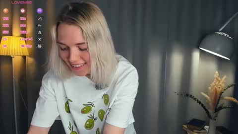 Snapshot of myviolet_rush chatting on 21, 3, 2026 Olivia or just olive online show from 21, 3, 2026