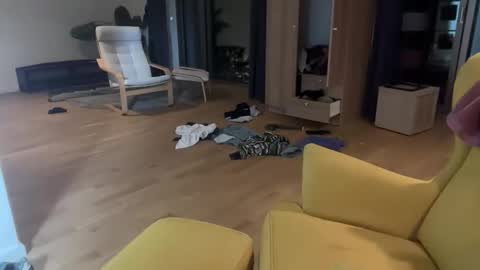 n_buzzy online show from 21, 4, 2026