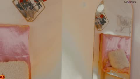 naamah_b online show from 16, 10, 2025