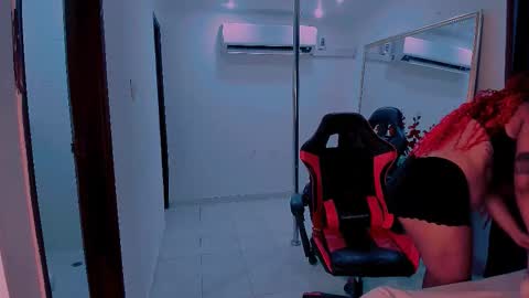 Snapshot of nahomy_ryans chatting on 6, 10, 2025 Nahomy online show from 6, 10, 2025