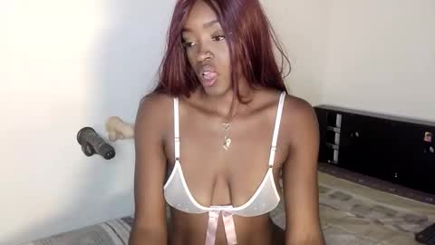 Snapshot of nahomy_smiiths chatting on 7, 1, 2026 Nahomy online show from 7, 1, 2026