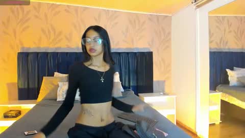 Nahomy  online show from 19, 12, 2025