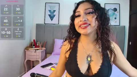 Snapshot of naia_cruz_ chatting on 12, 9, 2025 Naia online show from 12, 9, 2025