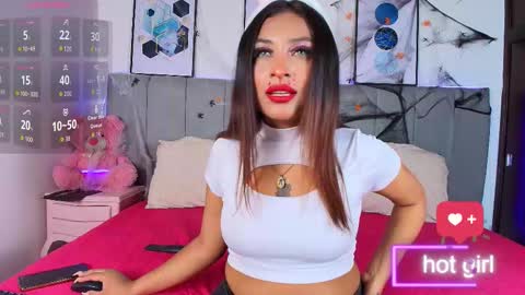 Snapshot of naia_cruz_ chatting on 18, 10, 2025 Naia online show from 18, 10, 2025