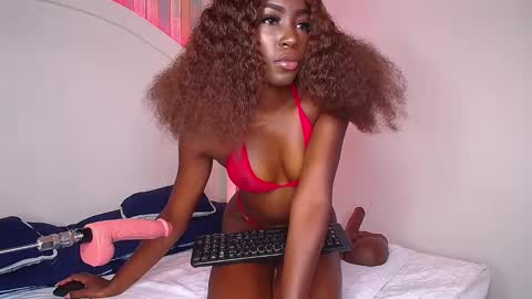 Snapshot of naiagils chatting on 8, 3, 2025 Naia online show from 8, 3, 2025