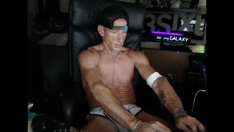 nakedoutsdeurwndw online show from 5, 7, 2026