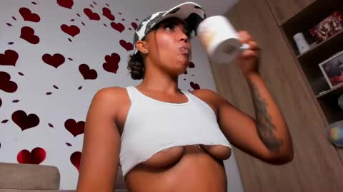 Snapshot of nala_grey chatting on 22, 4, 2026 Nala Grey online show from 22, 4, 2026
