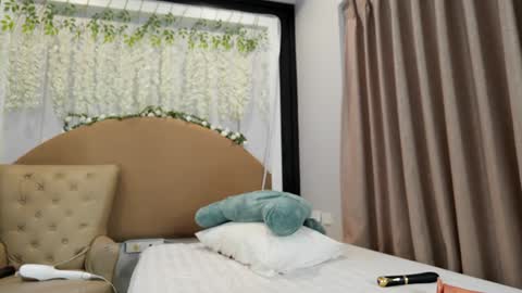 Nana Sakura online show from 12, 12, 2024