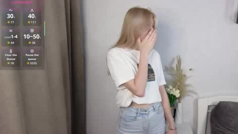 Hello im Lola online show from 20, 12, 2025