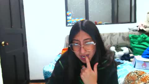 Snapshot of nanilux_1 chatting on 17, 10, 2025 nanilux_1 online show from 17, 10, 2025