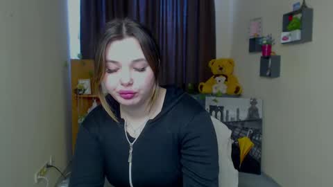 Snapshot of naom_my chatting on 5, 1, 2025 Naomy online show from 5, 1, 2025
